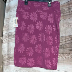 NEW woman’s skirt size medium